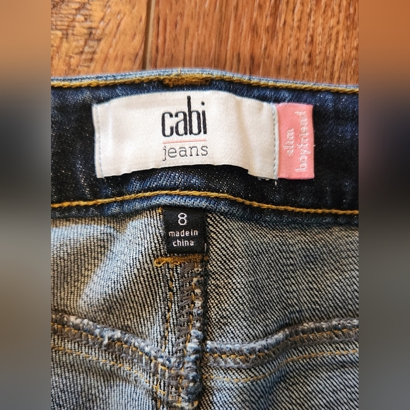 CAbi Slim Boyfriend Distressed Cropped Jeans Size 8 Runs Big - Picture 5 of 6